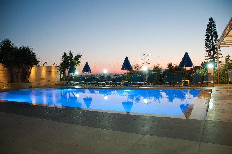 Varouxakis Hotel Платаньяс Екстер'єр фото